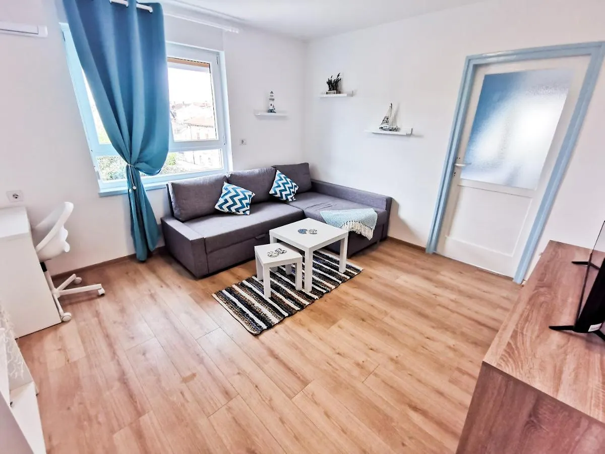 Sea Star Apartment Пула