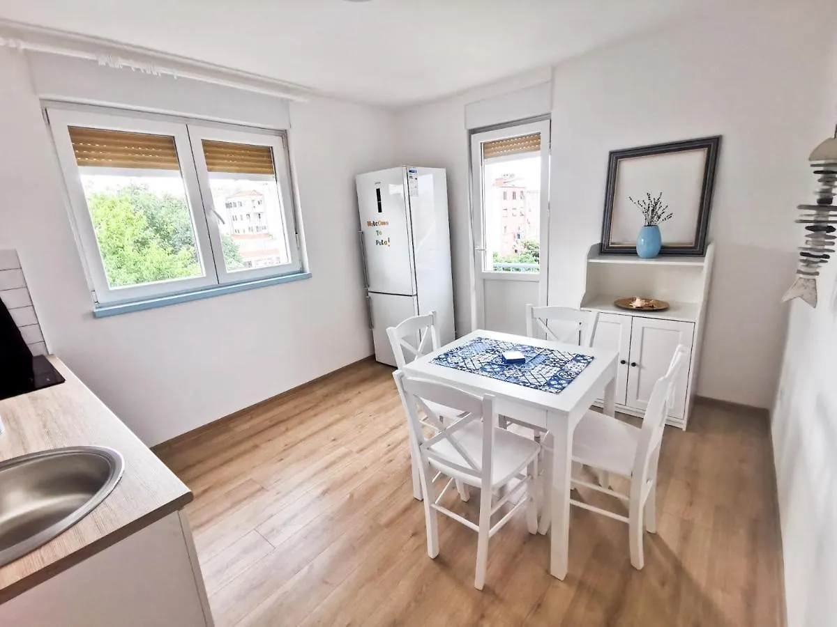 Sea Star Apartment Пула 0*,  Хорватия